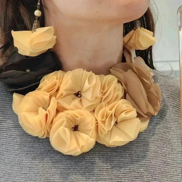 Handmade necklace and earings set - Picture 7 of 9